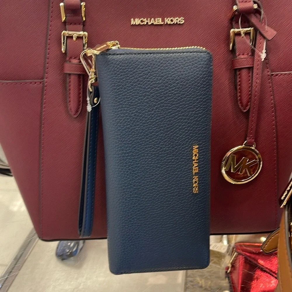 MICHAEL KORS LARGE TRAVEL CONTINENTAL WRISTLET WALLET NAVY BLUE COLOR NWT
